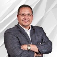 Eduardo J Paredes