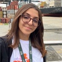 Esther Pupo De Oliveira