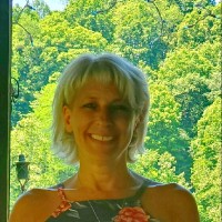 Christina S Gunderman