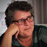 Erna De Leeuw