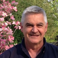 Roger E Davis