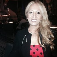 Victoria Yousefi Writer