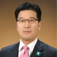 김수근