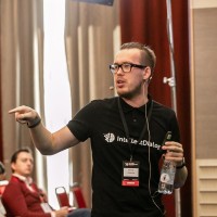 Виктор Комаров