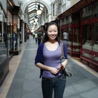 Vivian He 何波