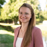 Dr. Lisa Lou Schulze