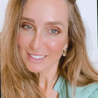 Laura Adams