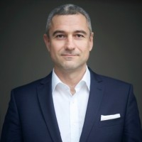 Dr. Robert Schneider