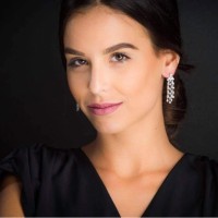 Dóra Szakálos