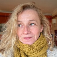 Dr Lara Furniss