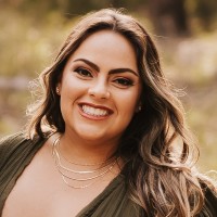 Danielle Valderrama, Mba