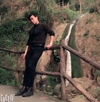 何铠文