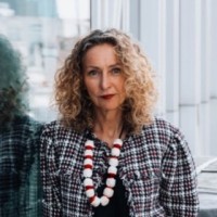 Lisa UnwinLisa Unwin is an Influencer