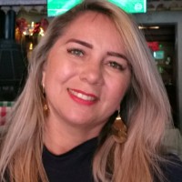 Angela Leal