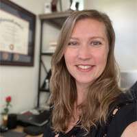 Holly Anderson, Mba