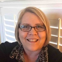 Lisa Felske Deslaurier