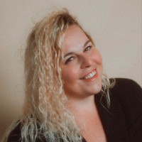 Nina Stenger
