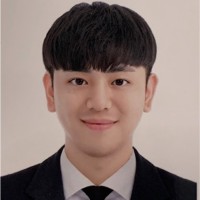 박진욱
