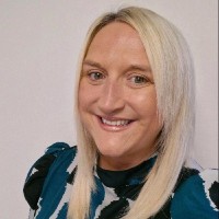 Niki Halliday