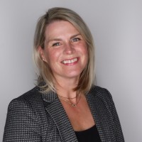 Jennifer Schlueter, Cae