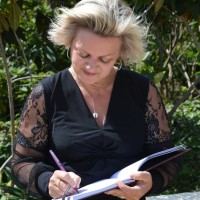 Veronique Renard-Deslandes