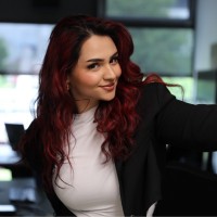 Aleyna Kirmizi
