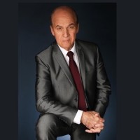 Dr. Robert Phillips