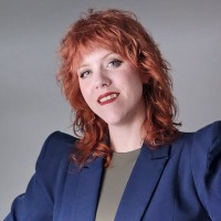 Amanda Coe