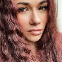 Melanie Holzer