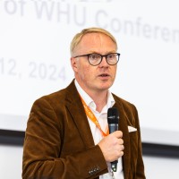 Dr. Peter Kreutter, CFA