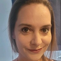 Holly Ausnehmer