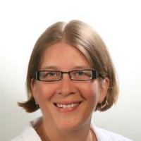 Dr. Nadine Hilt
