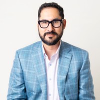 Dr. Luis Macias