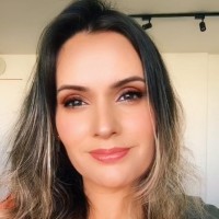 Camila Queiroz Barcat