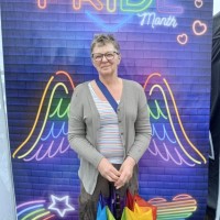 Vicki R