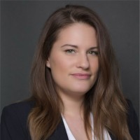 Stephanie Kirkland, Cam