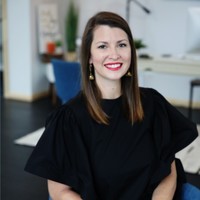 Niki Hollis