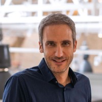 Eduardo Roger Través