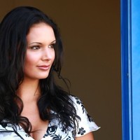 Mounia Oossanen,Van