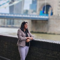 Dilfina Saji, Miet