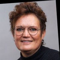 Suzanne Den Dekker