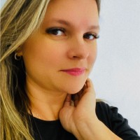Adriana Lira