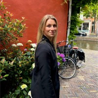 Laura Van der Burg