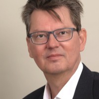 Dr. Armin Plewnia