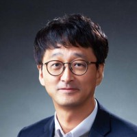 Yongtak Lee