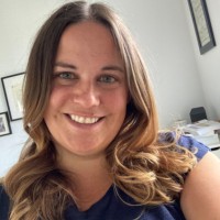 Stephanie Bray, Mba