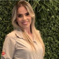 Thais Oliveira