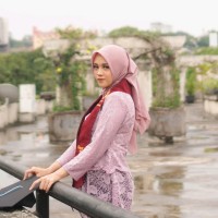 Dewi L.
