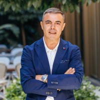 Enrique Alcocer, Experto en Gestión Hotelera