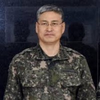 Kim Woo